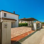 בית נופש Tonka By Interhome *