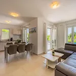 Tonka By Interhome *