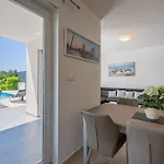 בית נופש Tonka By Interhome