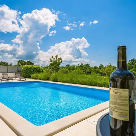 Tonka By Interhome *