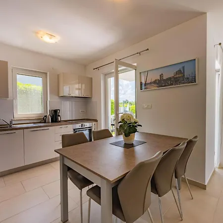 Ferienhaus Tonka By Interhome Nova Vas (Porec)