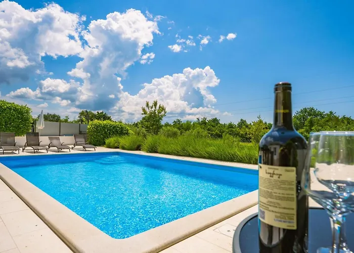 Tonka By Interhome *